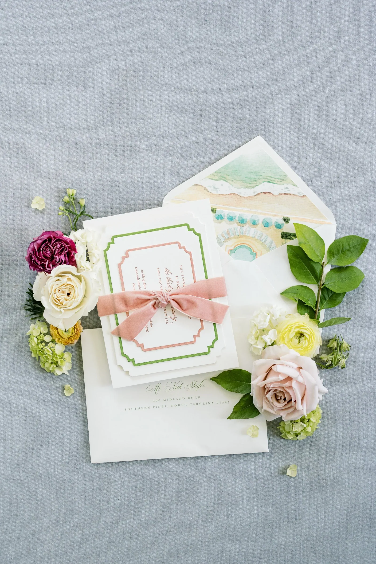 Borders & bow — close detail